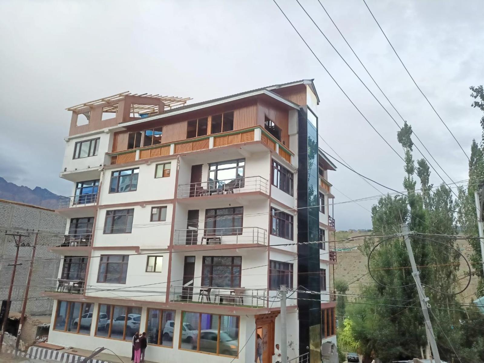 Hotel D Indian Kargil Extérieur photo